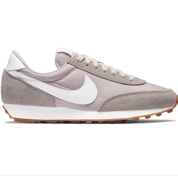 Nike Shoes - Nike Women's 11.5 Daybreak Sneaker